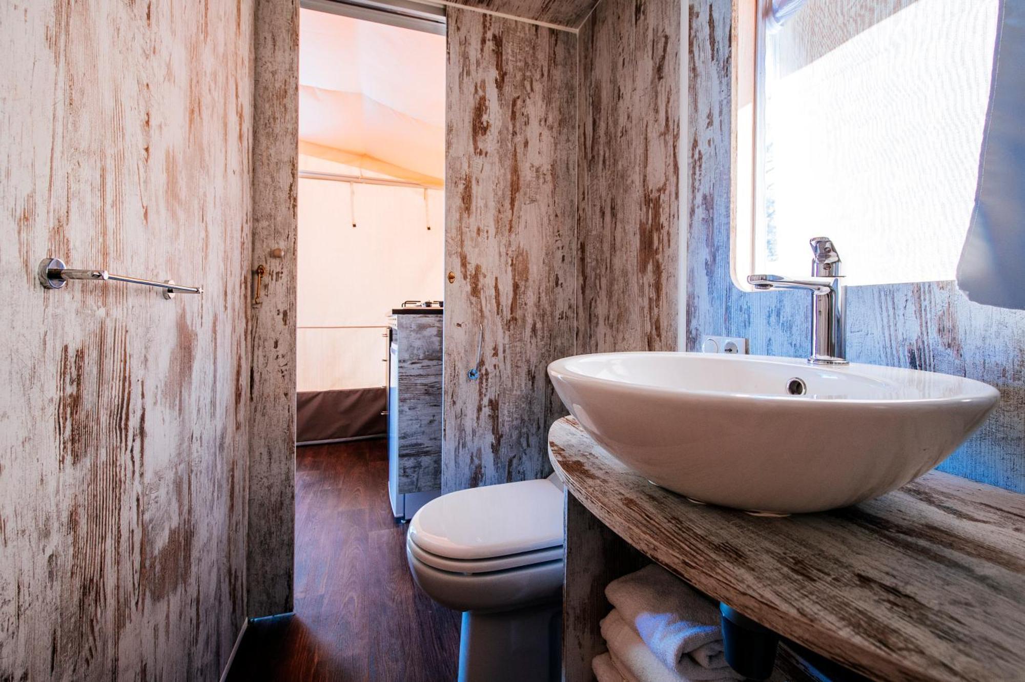 Zaton Holiday Resort Glamping Tents Нин Стая снимка